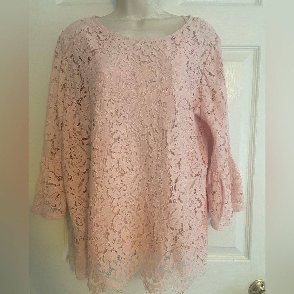 Peach‎ Colored  Lace Top Size Large
